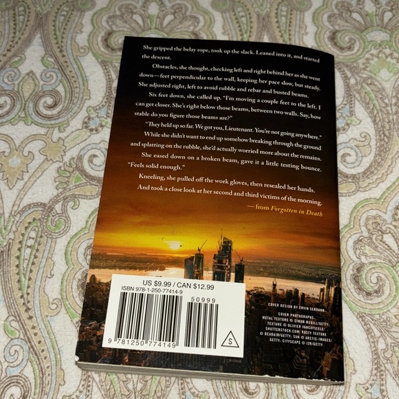 GUC Forgotten in Death Paperback Book by JD Robb - Picture 2 of 2